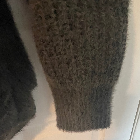 Urban Outfitters - Fuzzy Gray Wrap Sweater - Size Large - Picture 4 of 8